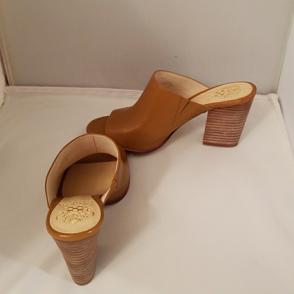 Ladies heeled slip on, peep toed